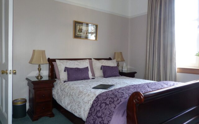 Pinewood Country House