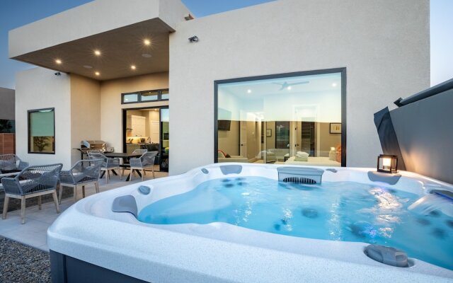Desert Dreaming 2 Bedroom Home by RedAwning