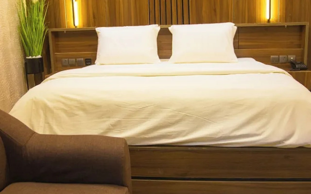 Fullbliss Hotel and suites