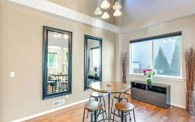 Spacious Kent Home Near Seatac Airport w/ Patio