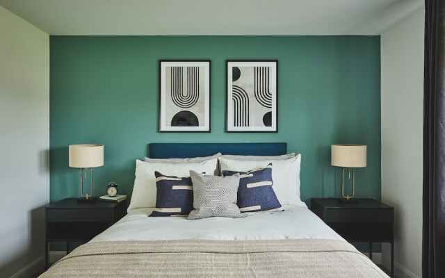 Warwick Serviced Home for 8 walking distance to University