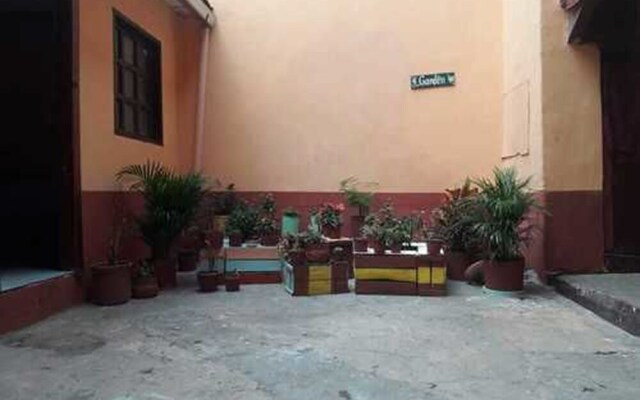 Friendly House & Hostel