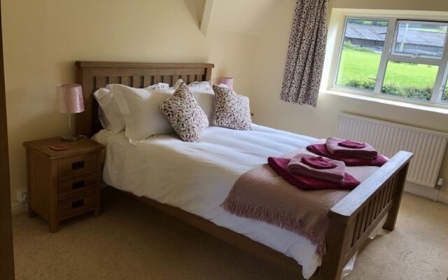 Beautiful 3 Bedroomed Cotswolds Farmhouse