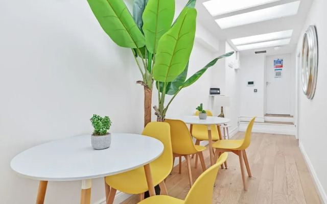 Right On : Bright On Apartment 1A | By My Getaways