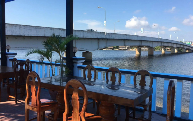 Boutique Kampot Hotel