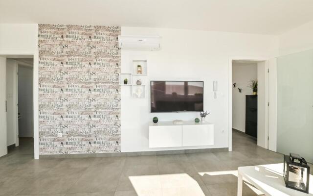 Funtastic C Apartments for 12, Private & Heated Pool