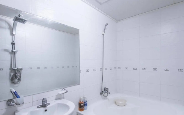 Hotel I-Zone