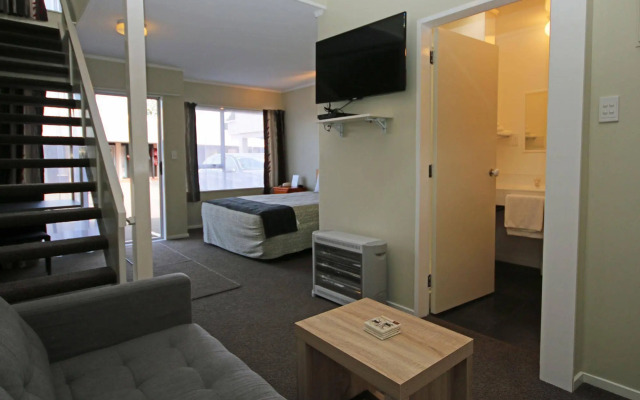 Spinnaker Motel