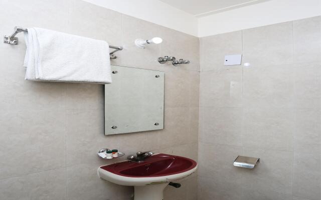 OYO 14220 Hotel BR Plaza