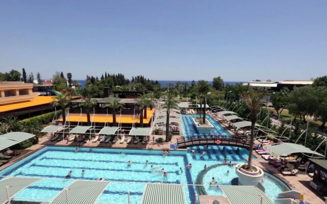 Crystal De Luxe Resort & Spa – All Inclusive