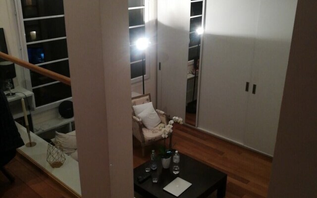 Apartment for 4 Persons View on the Eiffel Tower