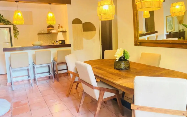 Cozy stay Tropical Vibes near Beach