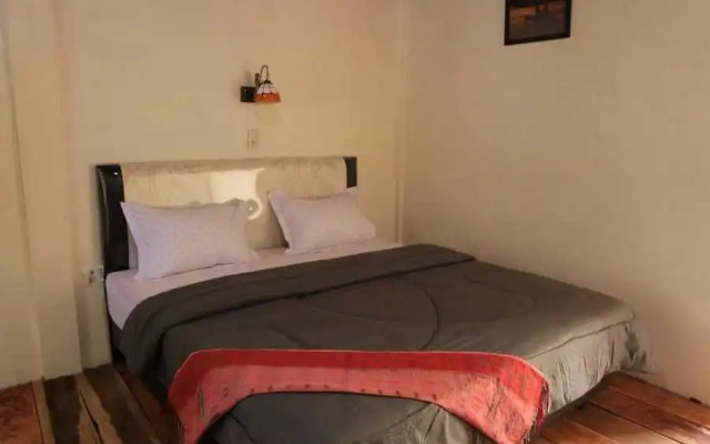 Laster Jony's Guesthouse Samosir RedPartner