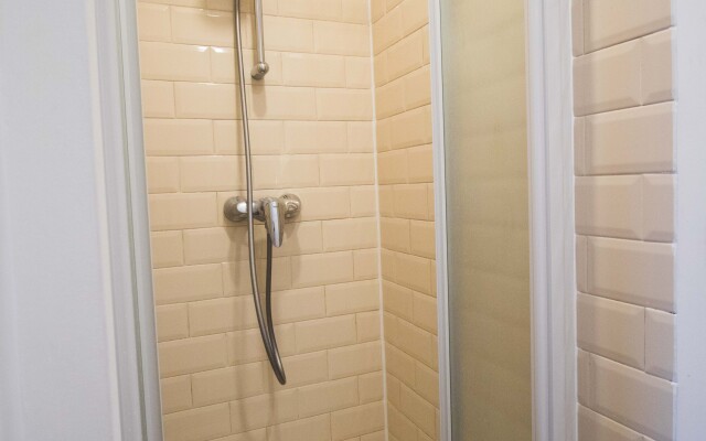 Unit 9 - Vibrant Room near Avenue Louise Best Location