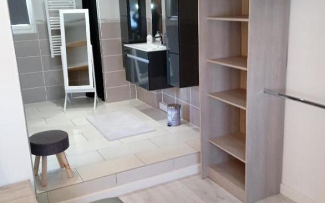 Appartement spacieux 10 mn plage wifi stationnement