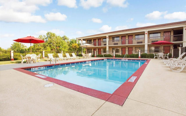 Days Inn by Wyndham Adairsville