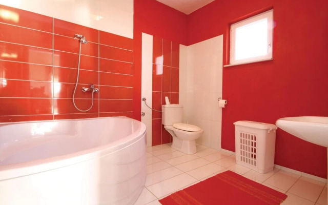 Awesome Home in Drinovci With Wifi and 5 Bedrooms