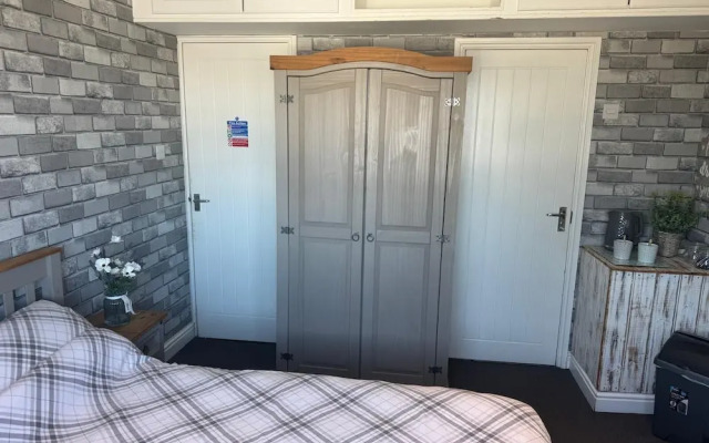 OYO Shore Surf Lodge