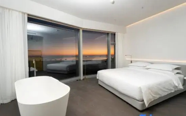 Yin Plus Hotel