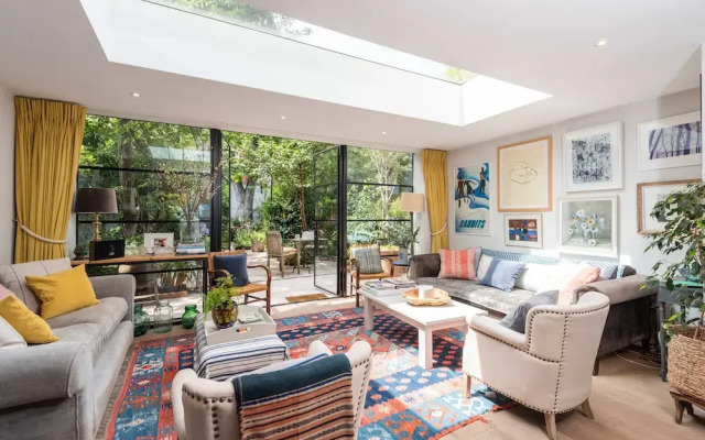 Comforting Clapham Home By The Overground Station