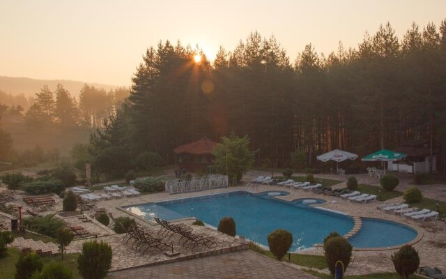 Zora Hotel