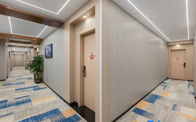NP Light Luxury E-sports Hotel (Jihua Road)