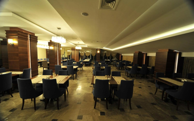 Grand Cenas Hotel