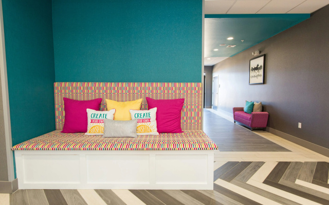 Hampton Inn Mustang