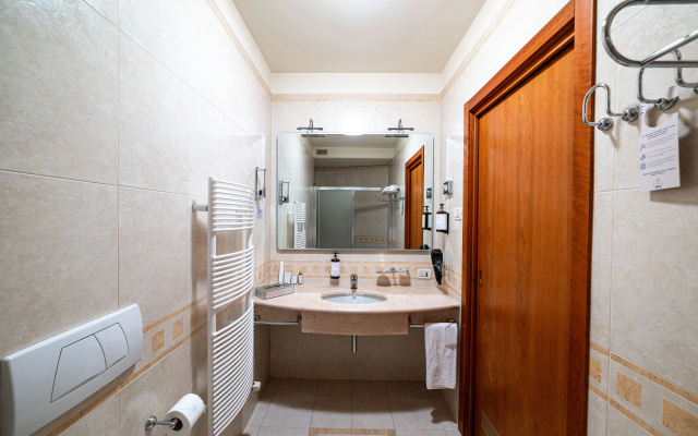 PHI Hotel Astoria