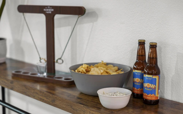 Desert Dreaming Deluxe Retreat w Pool Putt