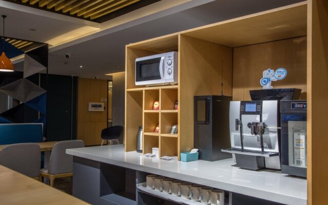 Holiday Inn Express Haining City Center