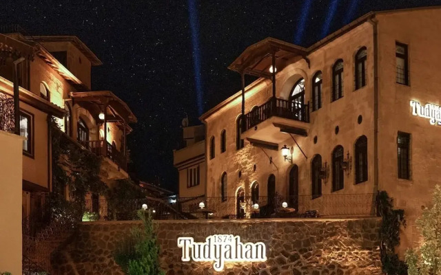Tudyahan 1874 Hotel
