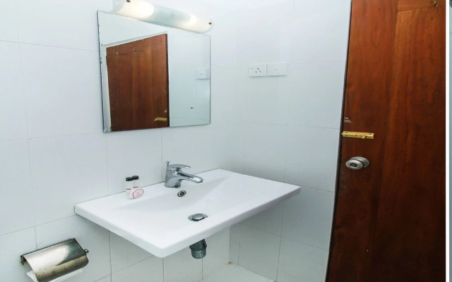 OYO 245 The Kings Bay Hotel