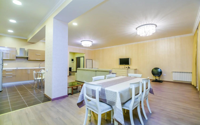 Delux Apartment in Baku Nizami street