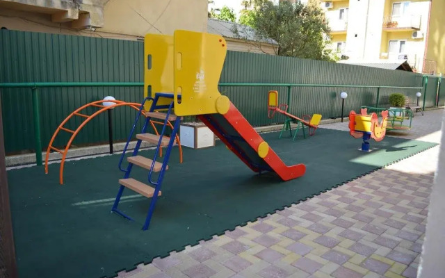 uyutnaya kvartira na beregu Chernogo morya