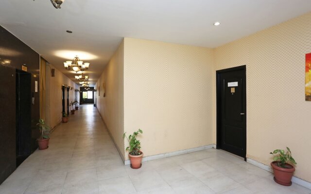 OYO 11939 Hotel Queens Club of India