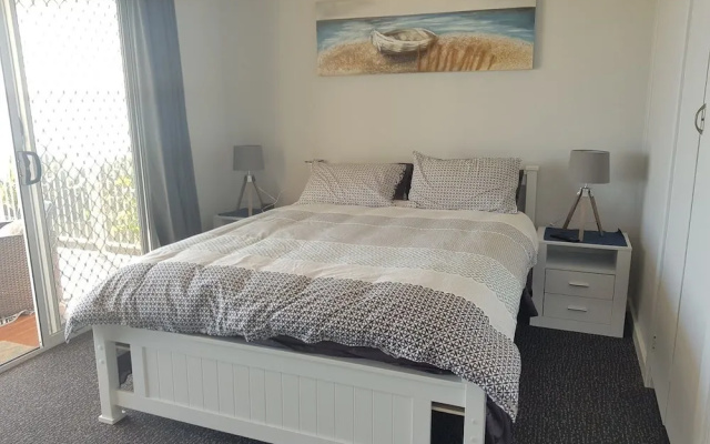 Lake Escape - Lake Macquarie – Guest Rooms – Mannering Park