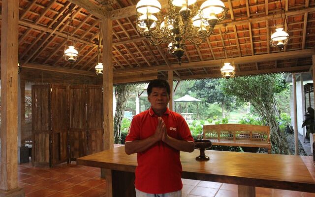OYO 156 Wirasamala Villa