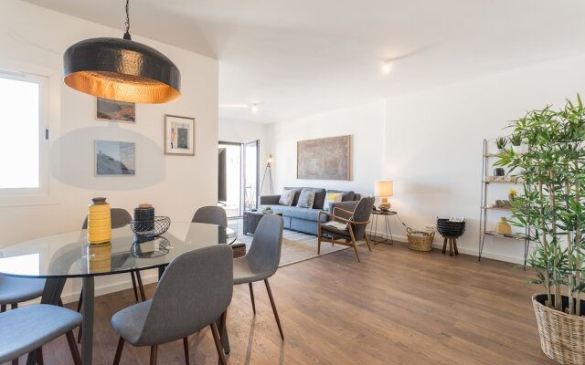 Alfama Lounge Three-Bedroom Apartment w/ River View and Parking - by LU Holidays