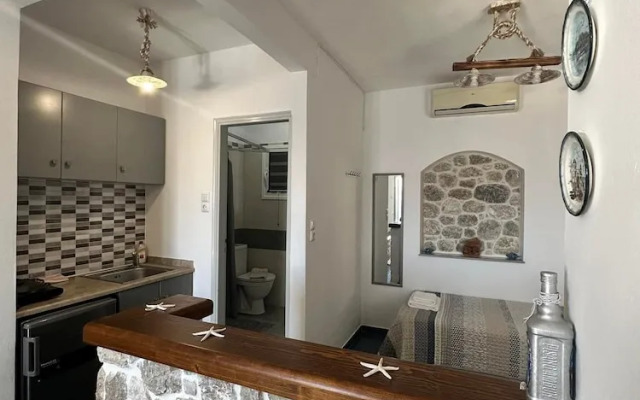 Elenis Studios & Apartments