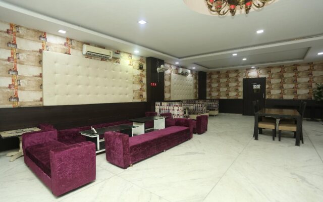 OYO 8607 Hotel Sky Inn
