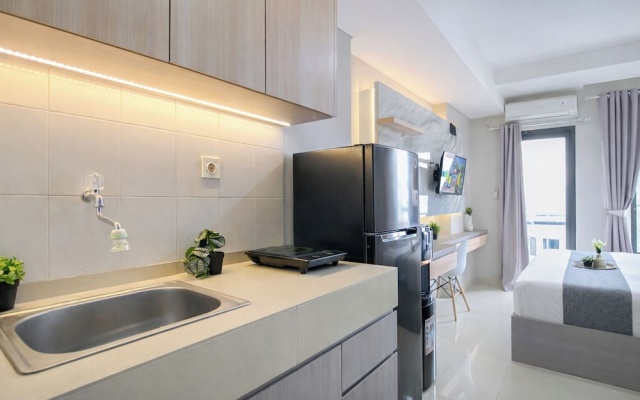 Wooden Accents Studio At Monroe Tower Apartment