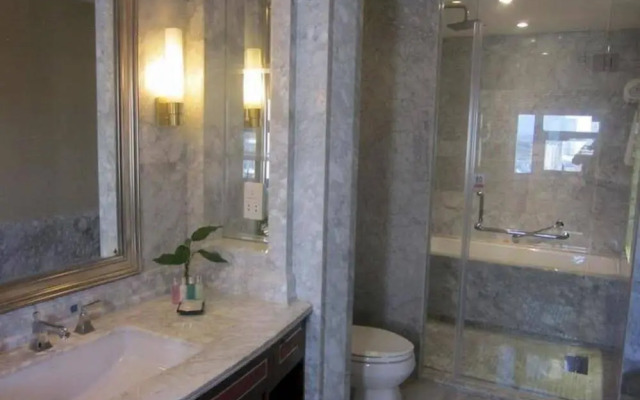Golden Ray International Hotel