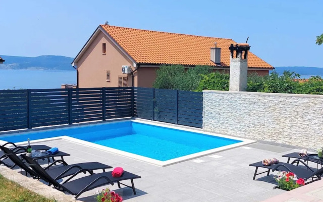 Spacious Novi Vinodolski Apartments With Terrace and Shared Pool