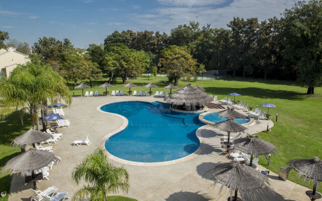 Howard Johnson by Wyndham Resort Pilar