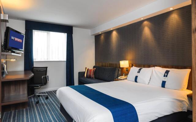 Holiday Inn Express London Gatwick - Crawley by IHG