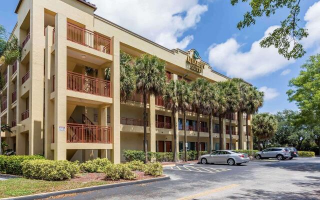 Boca Suites Deerfield Beach, SureStay Collection by BW