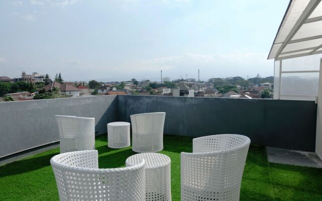 OYO 1023 Junggo Tentrem