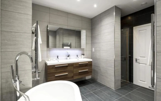 Kensington Court by Lime Street