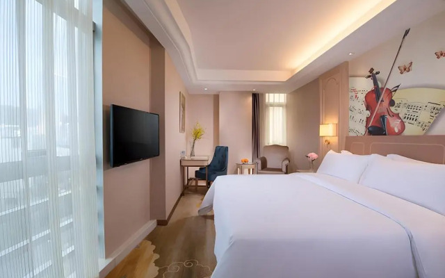 Vienna Hotel (Shenzhen Buji Metro Station)